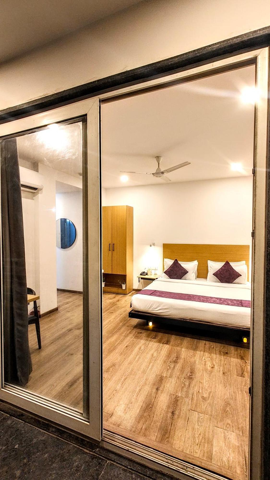 Mavens White Artemis Hospital Road Sector 52 Gurgaon Hotel Eksteriør billede