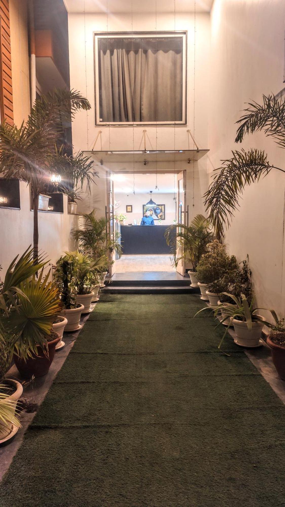 Mavens White Artemis Hospital Road Sector 52 Gurgaon Hotel Eksteriør billede