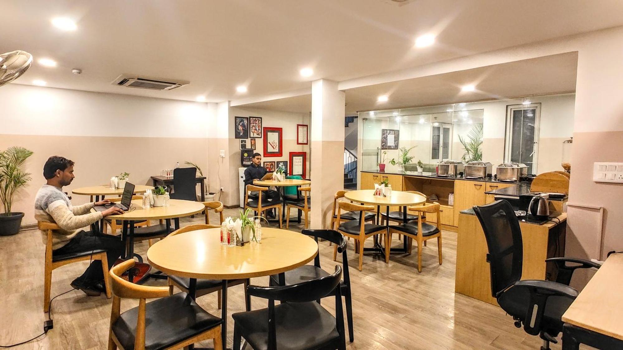 Mavens White Artemis Hospital Road Sector 52 Gurgaon Hotel Eksteriør billede