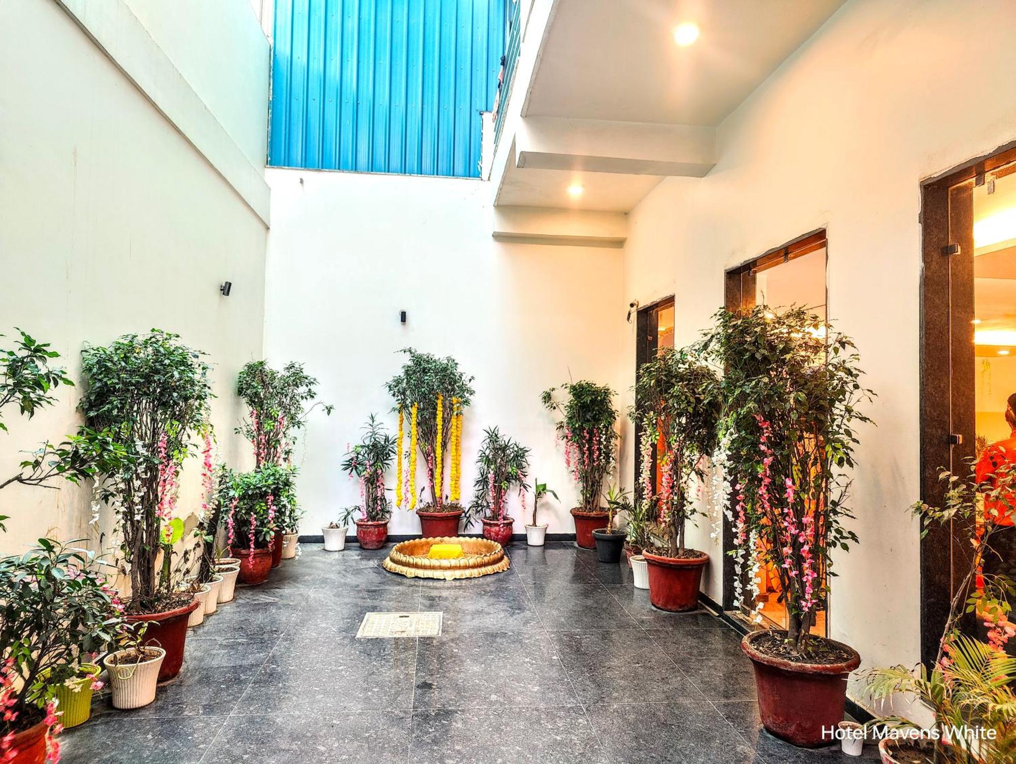 Mavens White Artemis Hospital Road Sector 52 Gurgaon Hotel Eksteriør billede