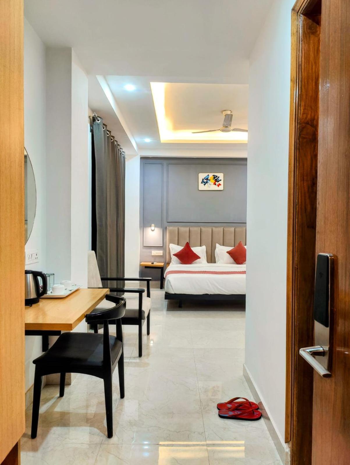 Mavens White Artemis Hospital Road Sector 52 Gurgaon Hotel Eksteriør billede