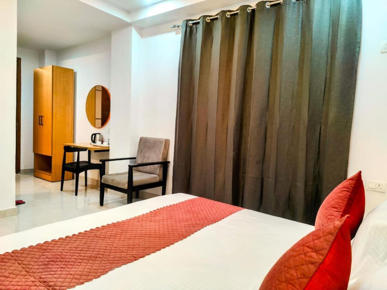 Mavens White Artemis Hospital Road Sector 52 Gurgaon Hotel Eksteriør billede